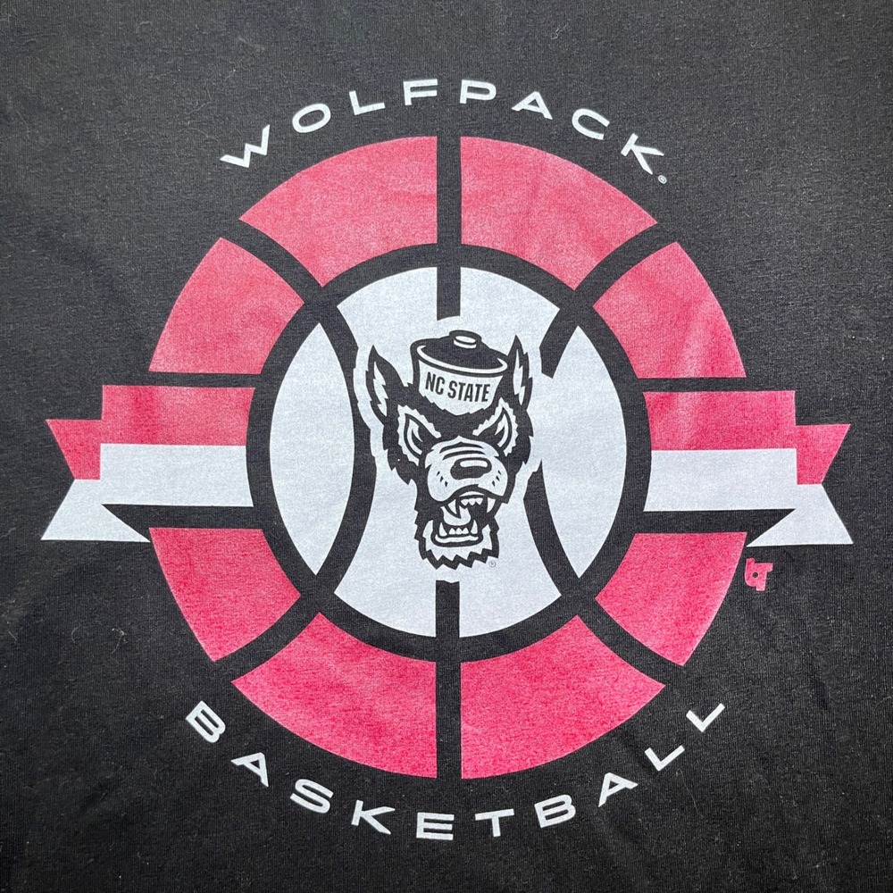 BreakingT NC State Wolfpack Basketball Mens‎ M Black Excellent Graphic Tee Shirt